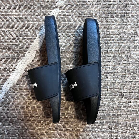 AXEL ARIGATO RUBBER SLIDES Sz 41 - Picture 2 of 4